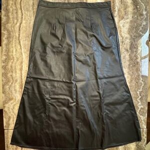 NWOT Women Sz 2XL Shein Curve Long Black Faux Leather Skirt. Zipper On Side